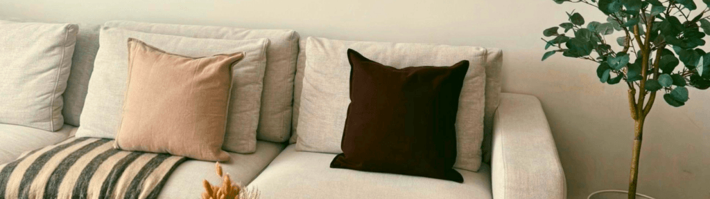 Ambiente confortável de Airbnb representando estratégia na escolha do ar-condicionado e experiência do hóspede