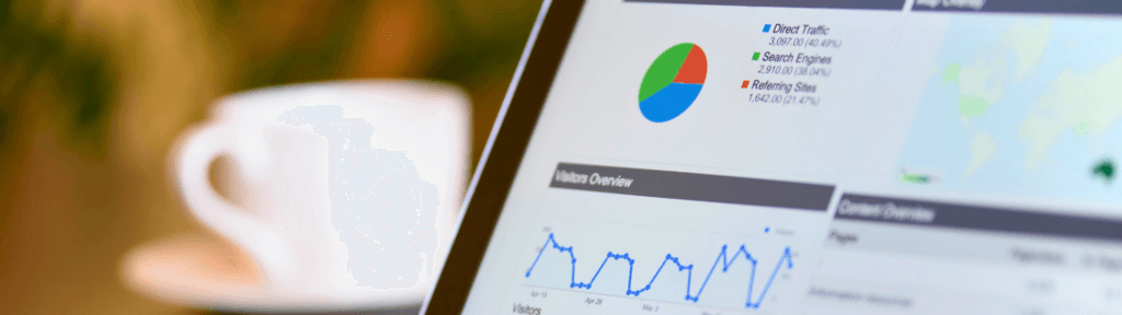 Tela com gráficos e métricas representando teste controlado e estratégia de aumento de diária no Airbnb