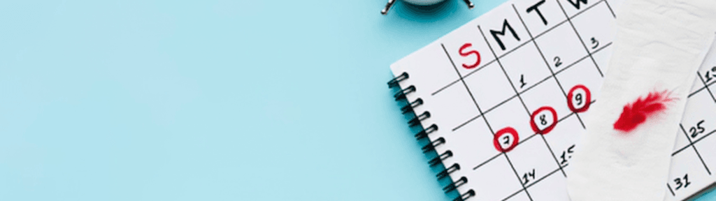 Calendário com datas marcadas representando consistência e planejamento no Airbnb durante a baixa temporada